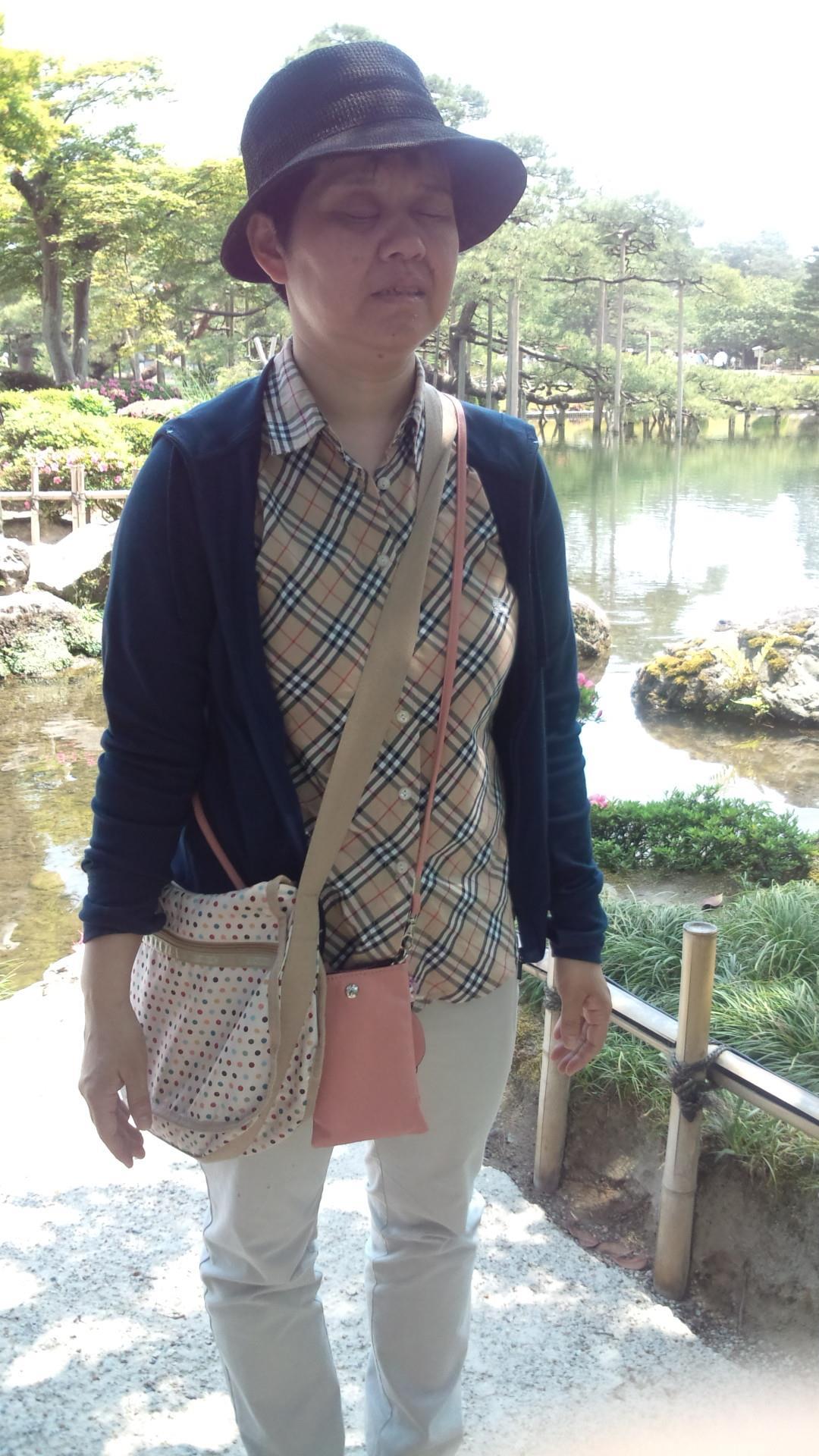 �뉀���o�b�N�Ɏʂ鎄