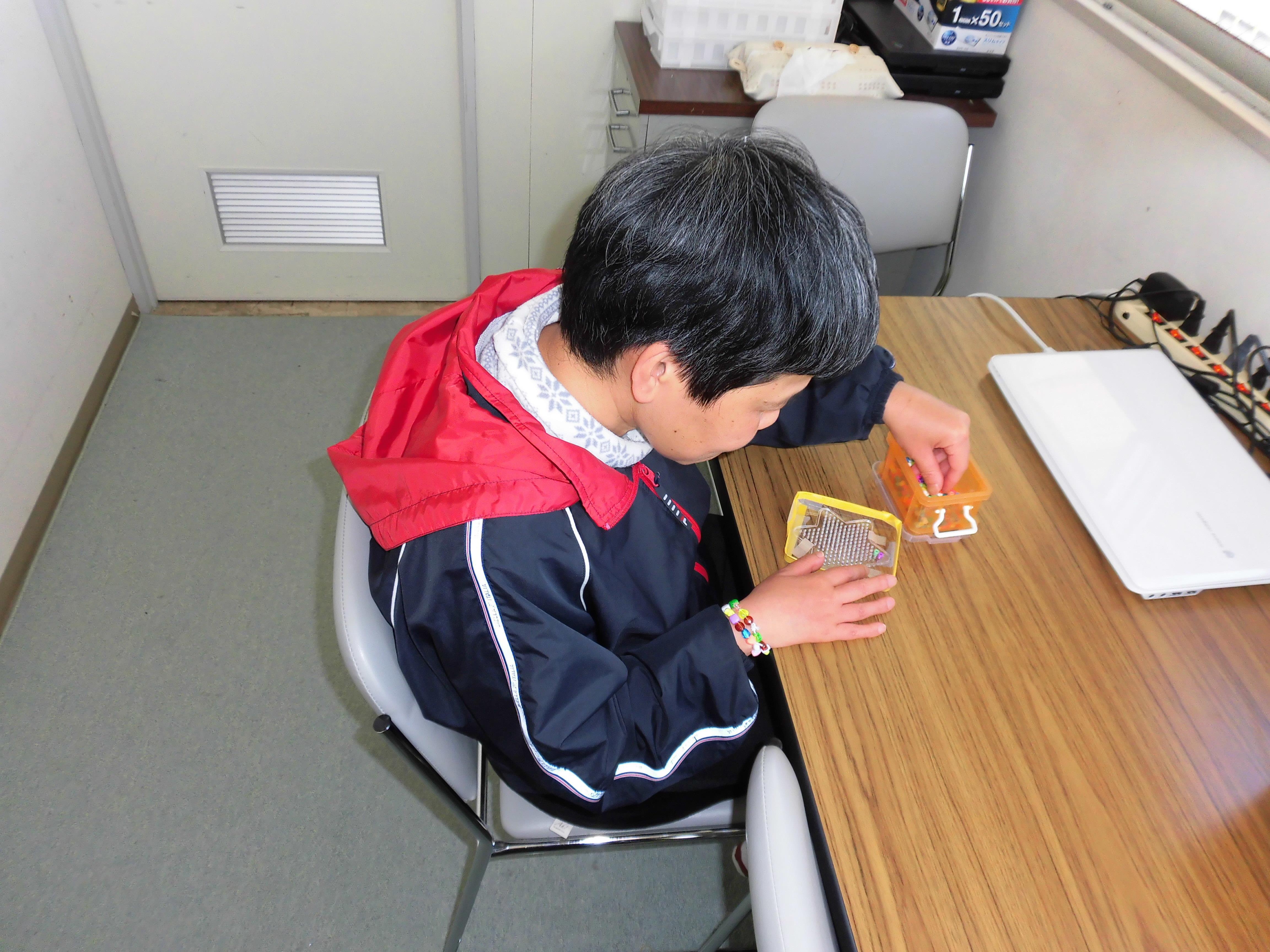 �^�Ƀr�[�Y���͂߂�t�N���E����